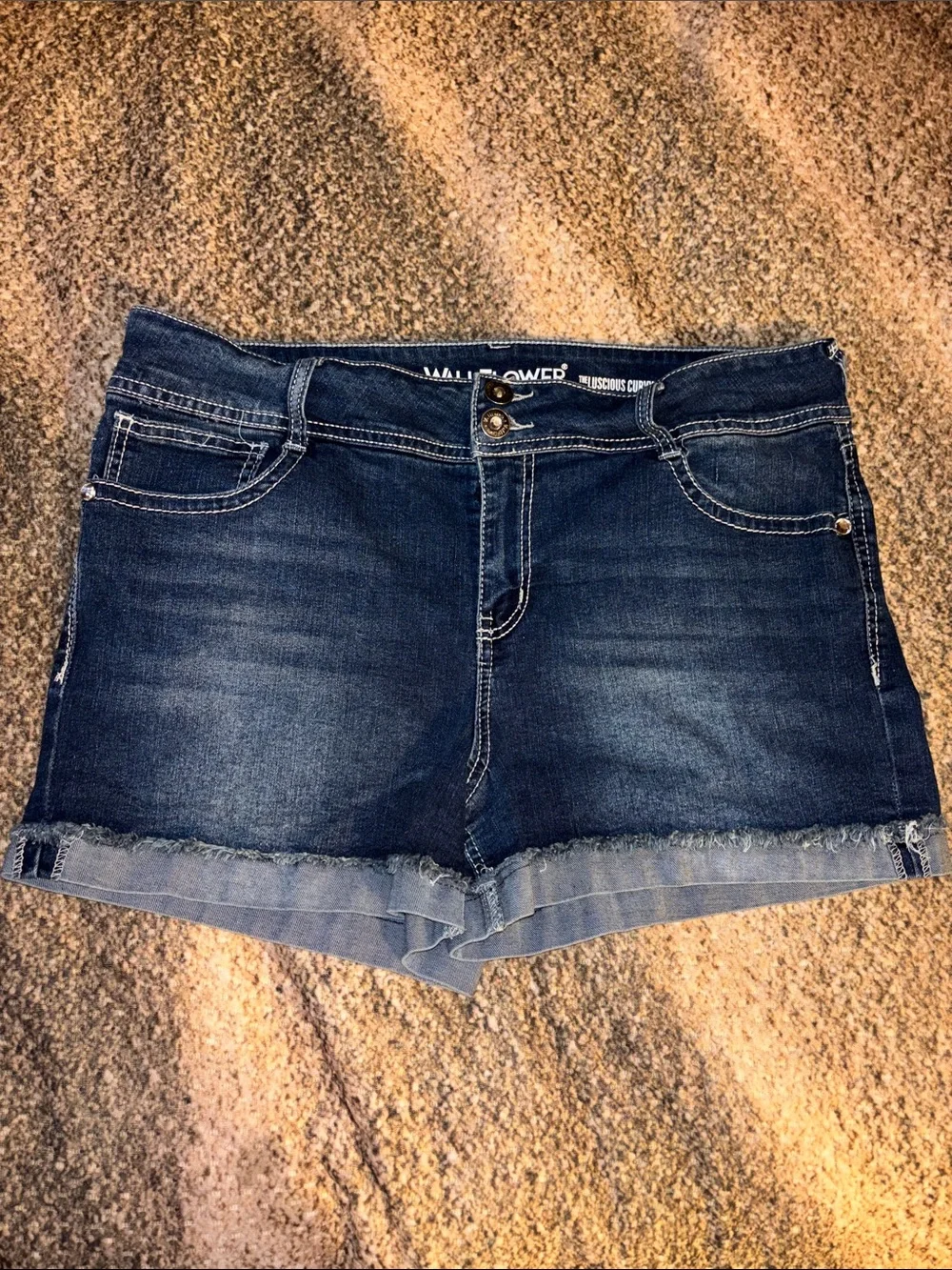 Wallflower Indigo Blue Frayed Hem Denim Shorts size 17 EUC